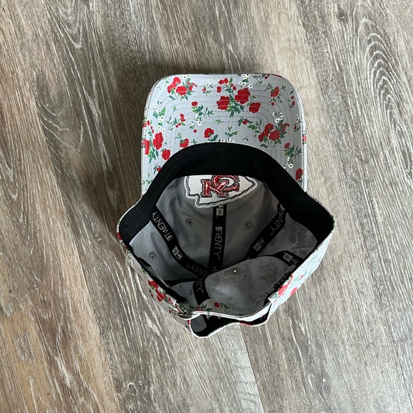 Women’s Floral Kansas City Chiefs Baseball Cap - Picture 2 of 3